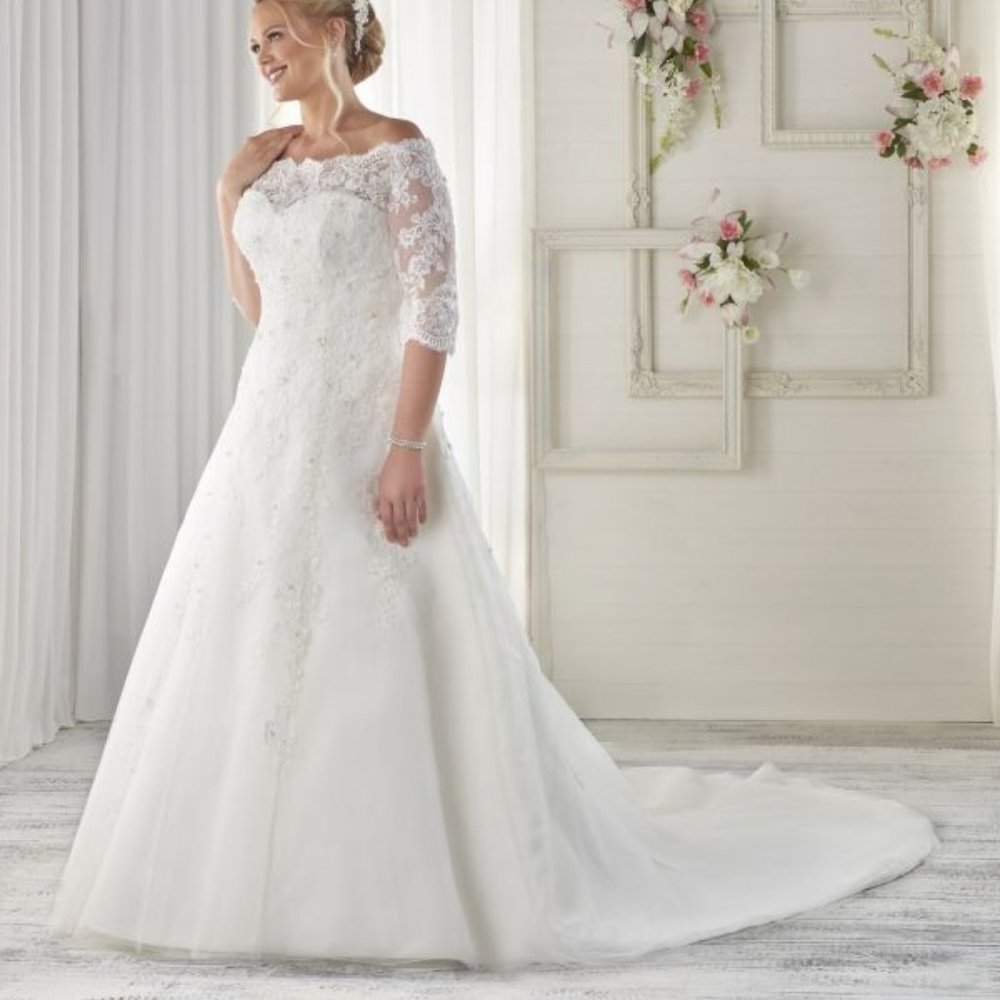 Plus size wedding dress